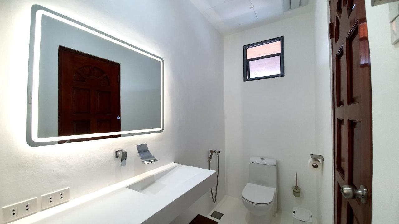 Pawikan Boutique Hotel Moalboal Buitenkant foto